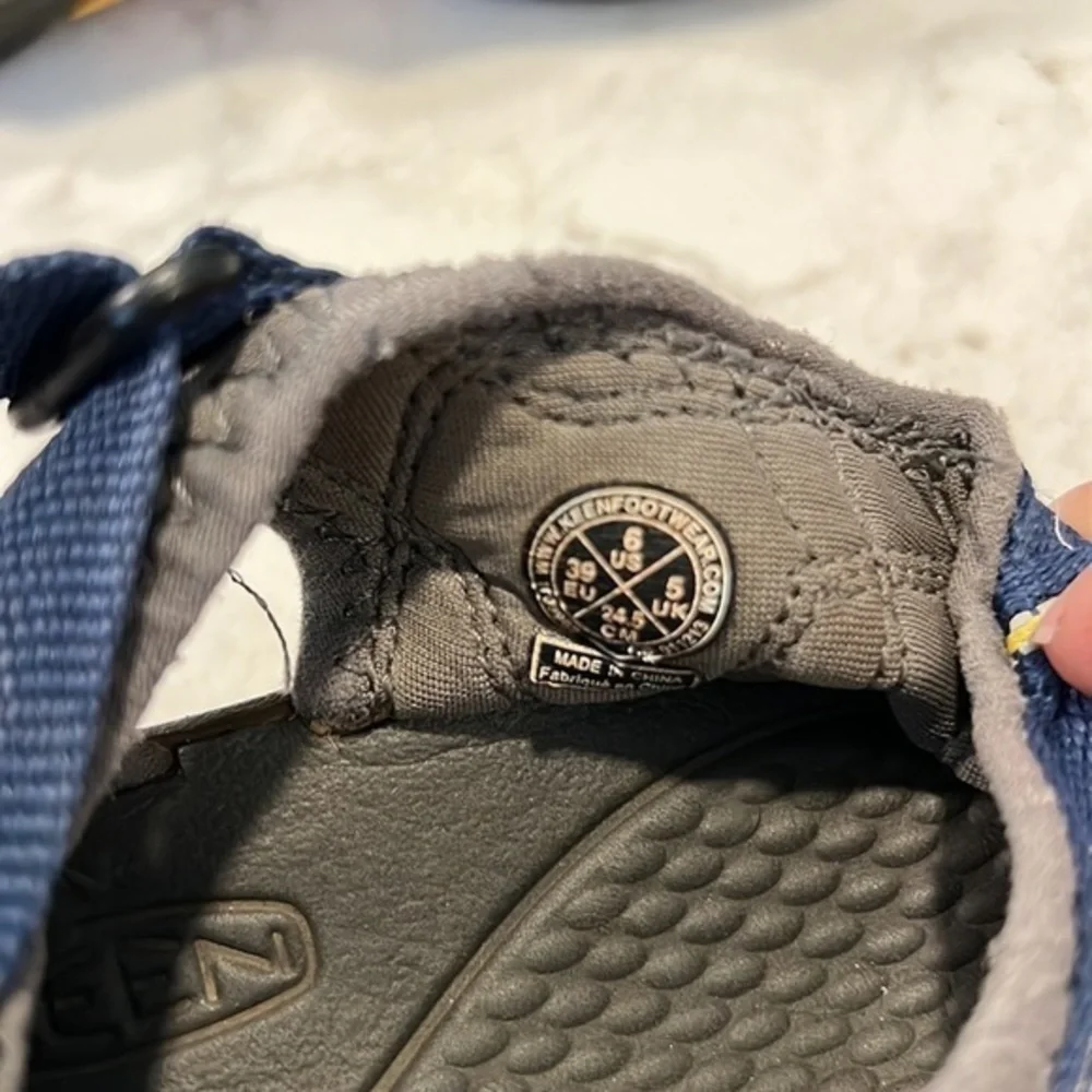 Keen Size 39EU Walking/Hiking Shoe‎